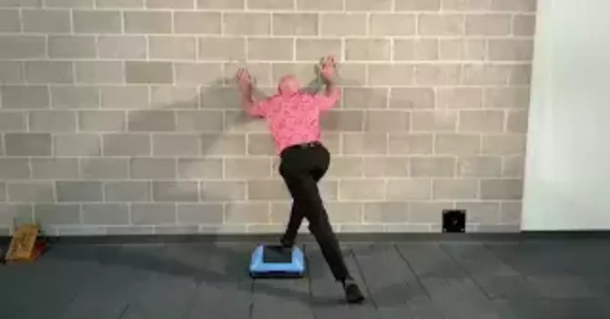 Curtsy Lunges from Elevation